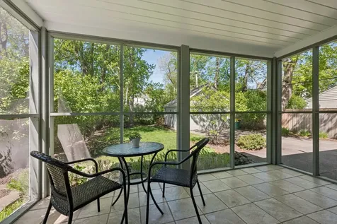 346 Lagoon Drive Northfield IL 60093