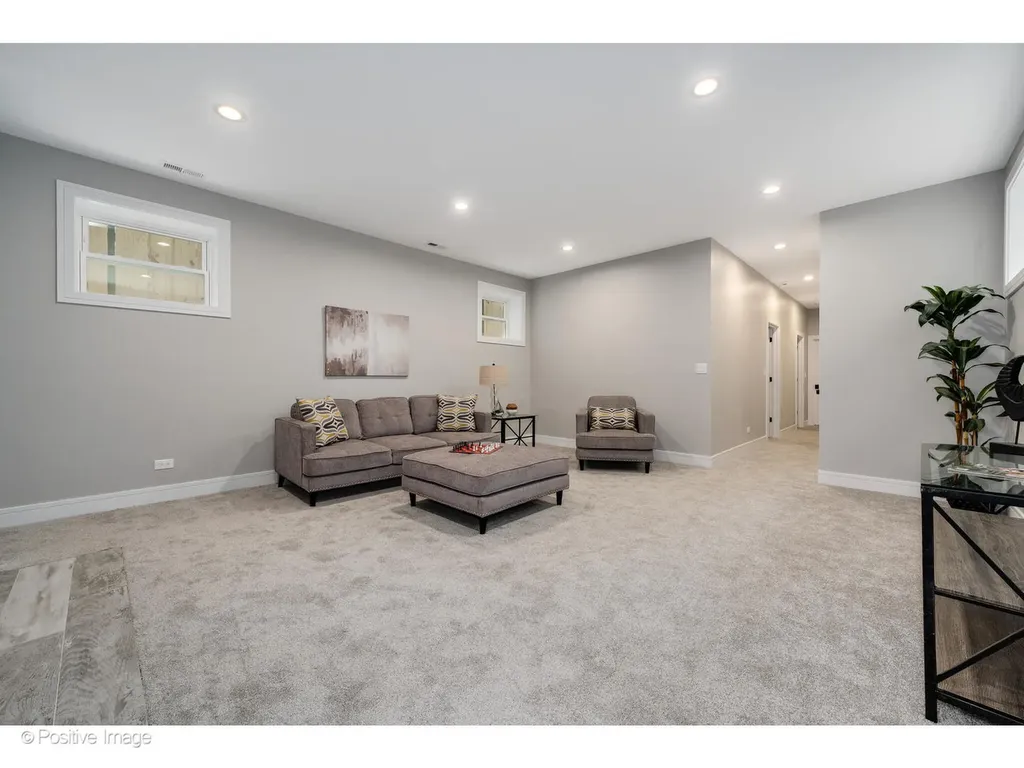 3107 North Oakley Avenue Chicago IL 60618