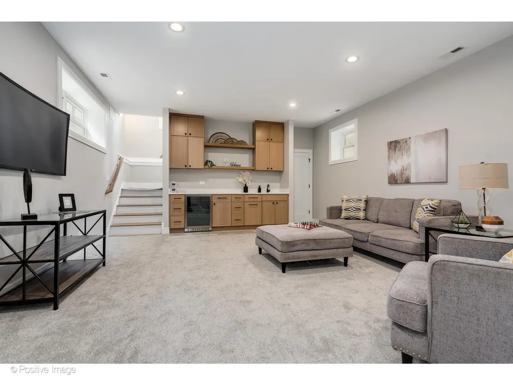 3107 North Oakley Avenue Chicago IL 60618