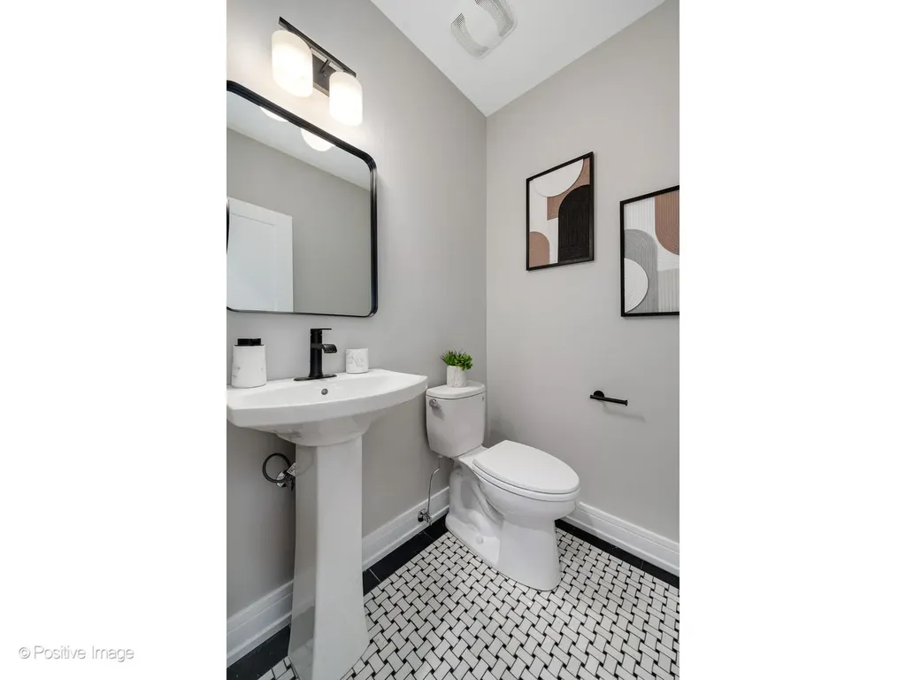 3107 North Oakley Avenue Chicago IL 60618