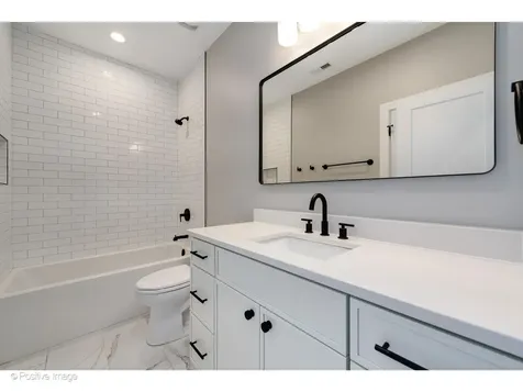 3107 North Oakley Avenue Chicago IL 60618