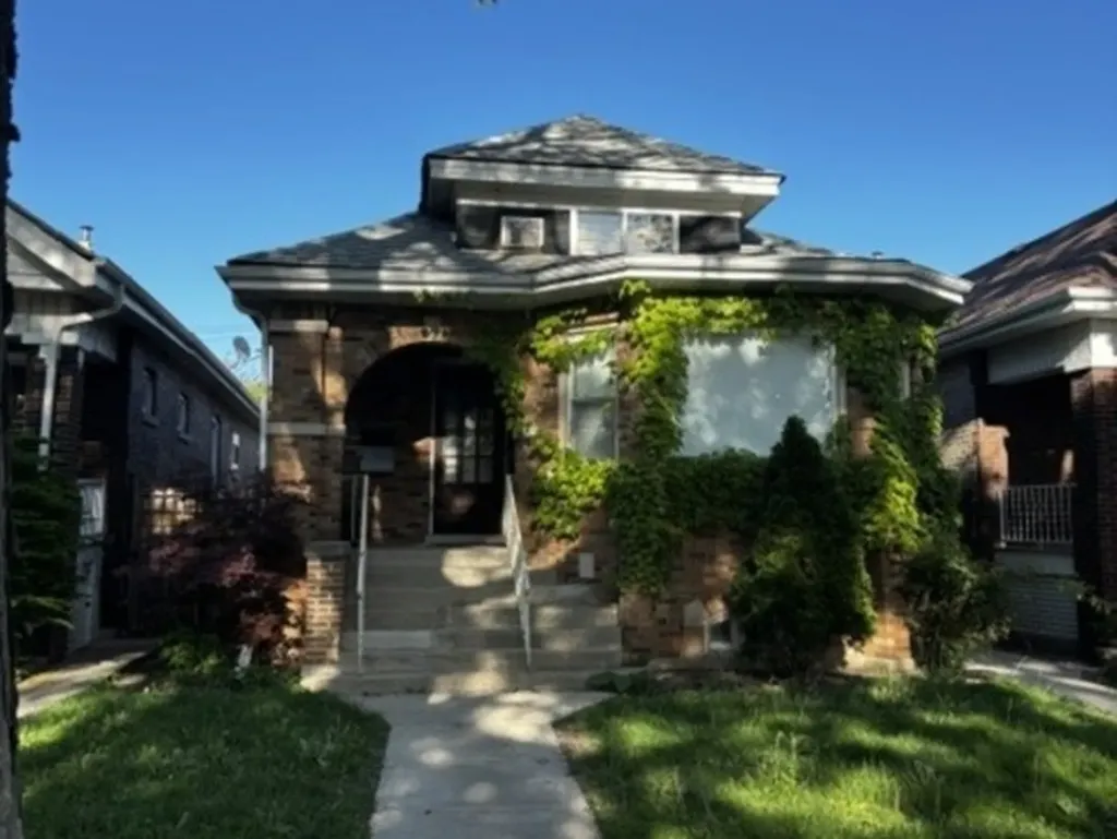 5809 South Spaulding Avenue Chicago IL 60629