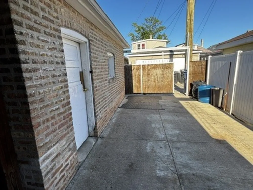 5809 South Spaulding Avenue Chicago IL 60629