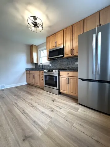 17524 Walter Street Lansing IL 60438