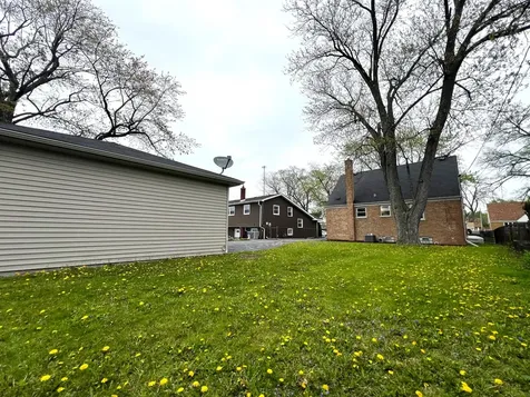17524 Walter Street Lansing IL 60438