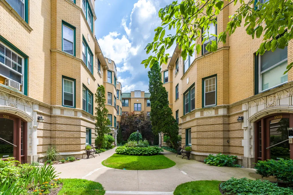 5515 North Winthrop Avenue Chicago IL 60640