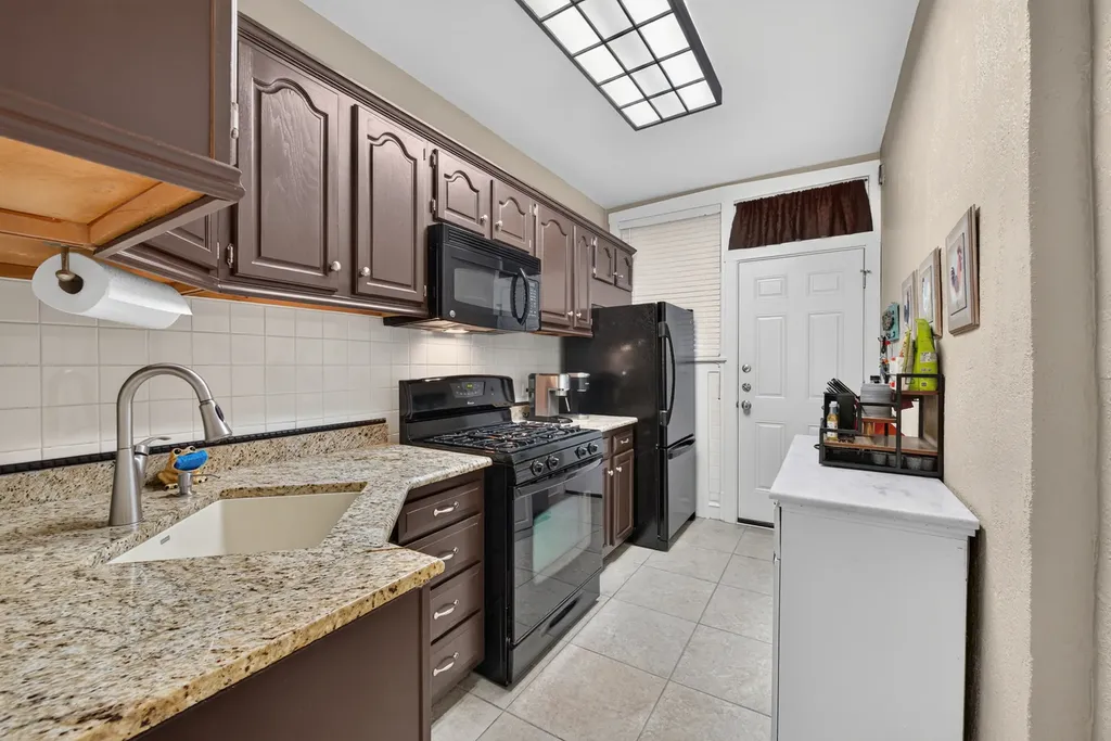 5515 North Winthrop Avenue Chicago IL 60640