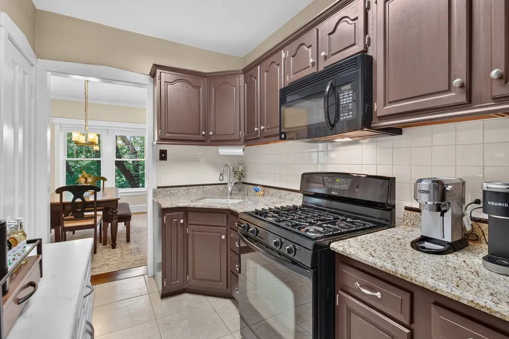5515 North Winthrop Avenue Chicago IL 60640