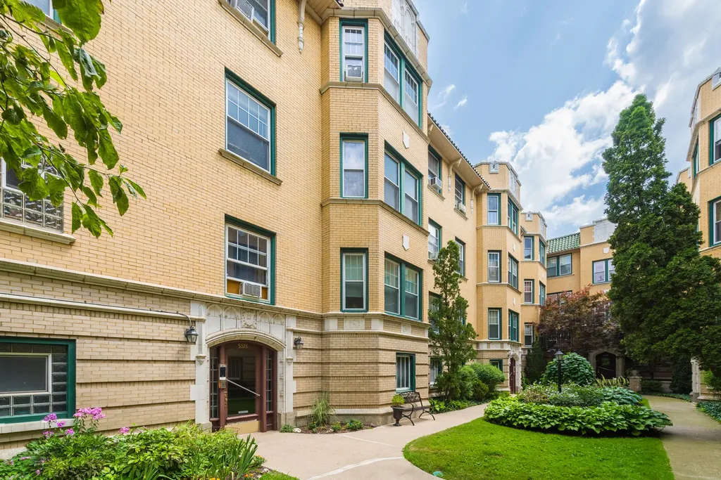 5515 North Winthrop Avenue Chicago IL 60640