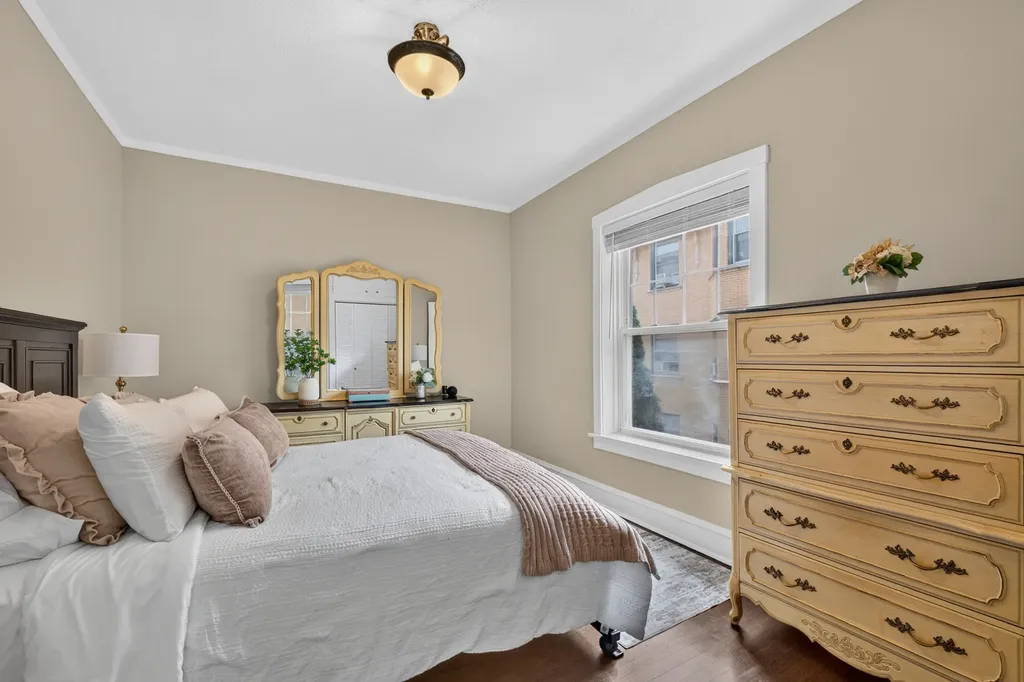 5515 North Winthrop Avenue Chicago IL 60640