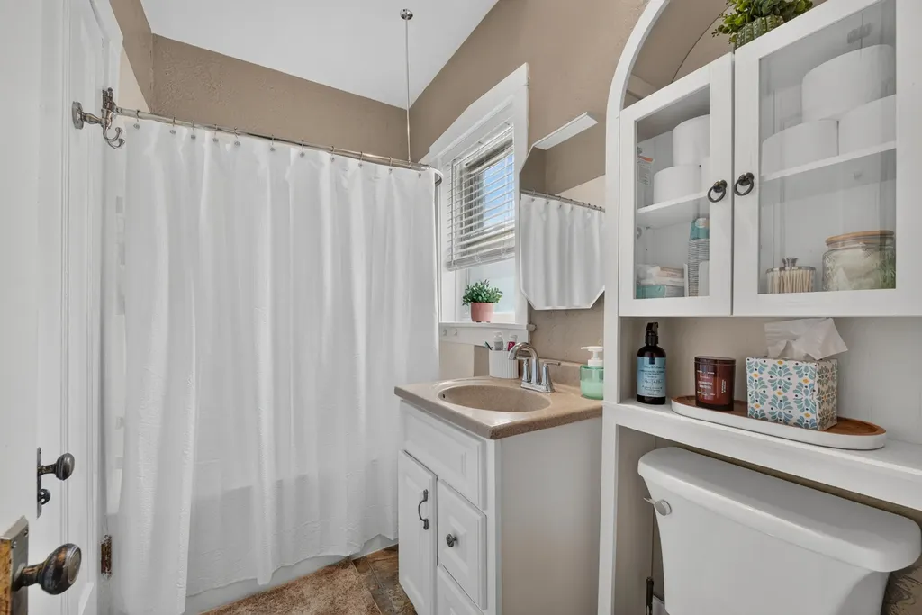 5515 North Winthrop Avenue Chicago IL 60640