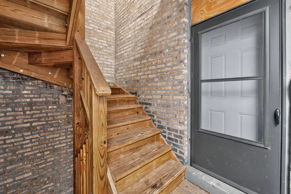 5515 North Winthrop Avenue Chicago IL 60640