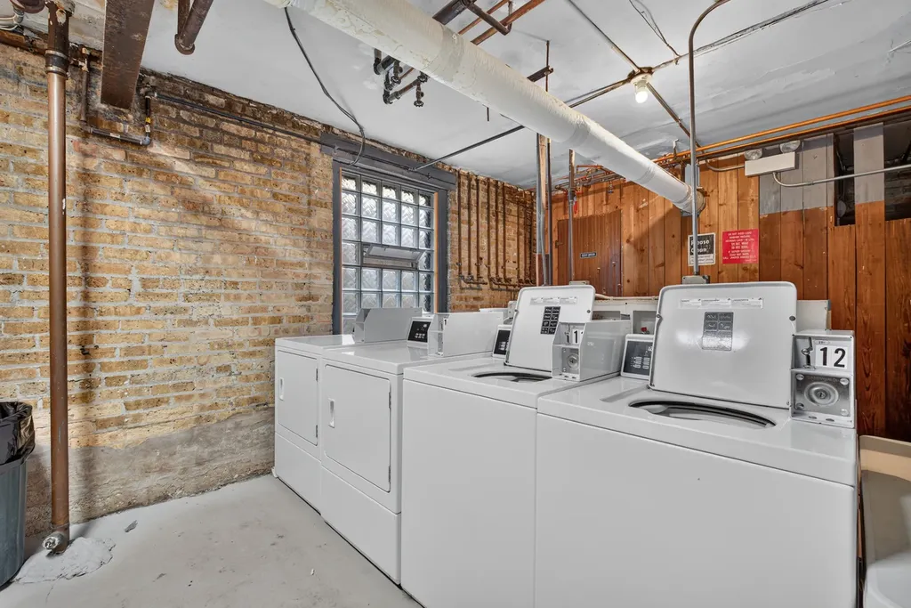 5515 North Winthrop Avenue Chicago IL 60640
