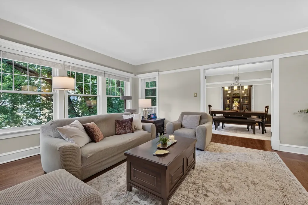 5515 North Winthrop Avenue Chicago IL 60640