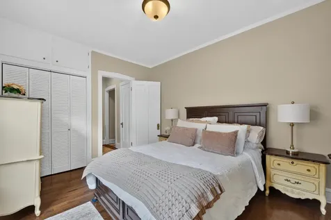 5515 North Winthrop Avenue Chicago IL 60640