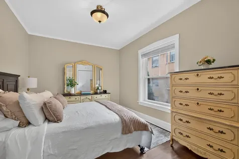 5515 North Winthrop Avenue Chicago IL 60640