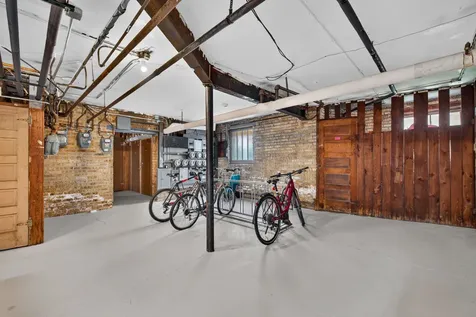 5515 North Winthrop Avenue Chicago IL 60640