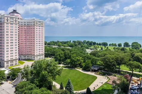 5515 North Winthrop Avenue Chicago IL 60640