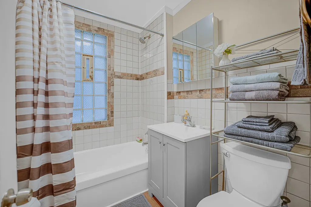 3749 South Union Avenue Chicago IL 60609