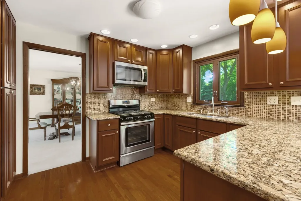 65 Regent Drive Oak Brook IL 60523