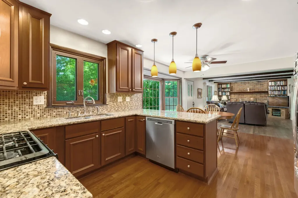 65 Regent Drive Oak Brook IL 60523