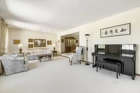 65 Regent Drive Oak Brook IL 60523