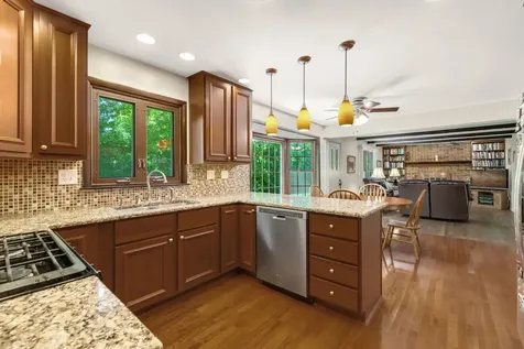 65 Regent Drive Oak Brook IL 60523