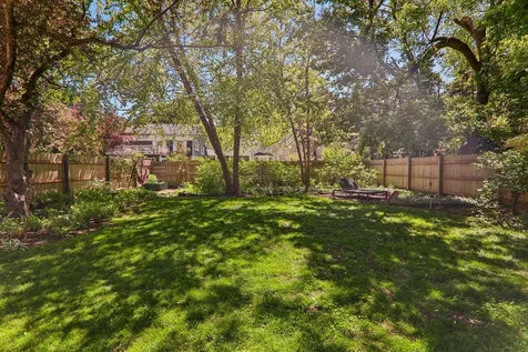 2724 Simpson Street Evanston IL 60201