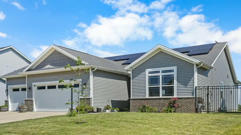 1012 Declaration Drive Savoy IL 61874