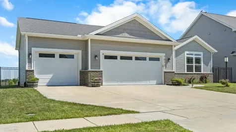 1012 Declaration Drive Savoy IL 61874
