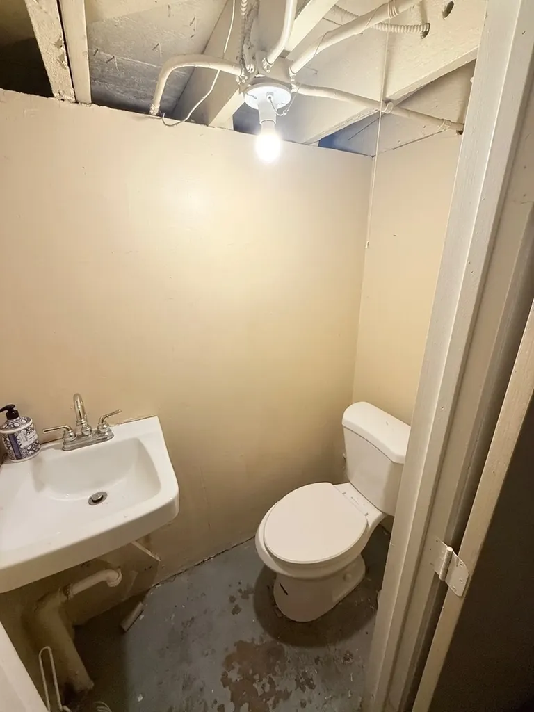 7047 South Eberhart Avenue Chicago IL 60637