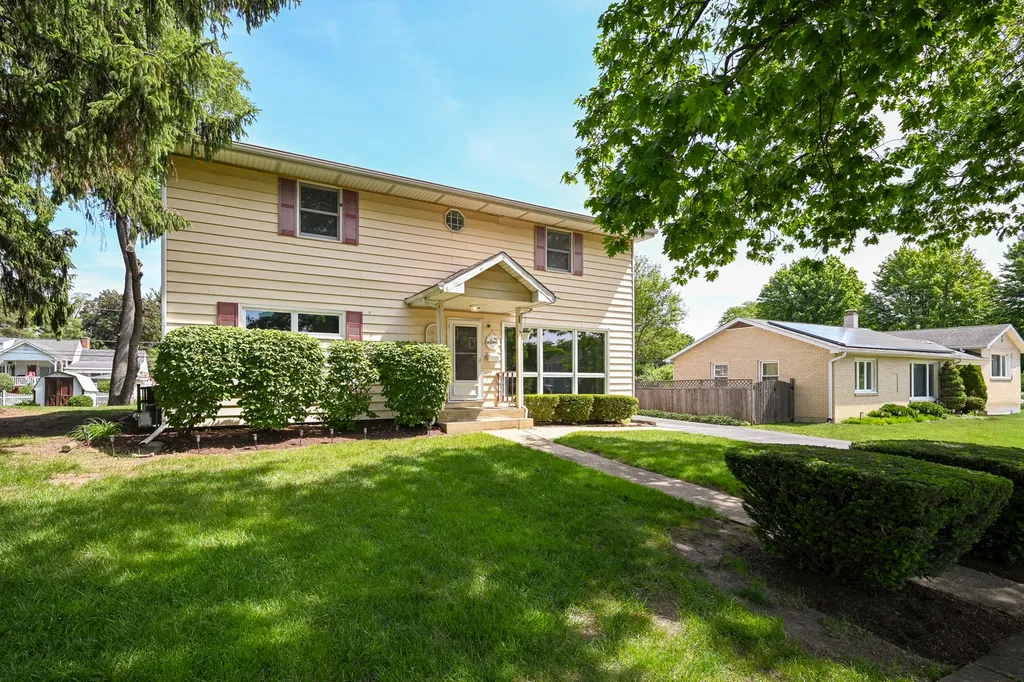 114 West Berkshire Avenue Lombard IL 60148