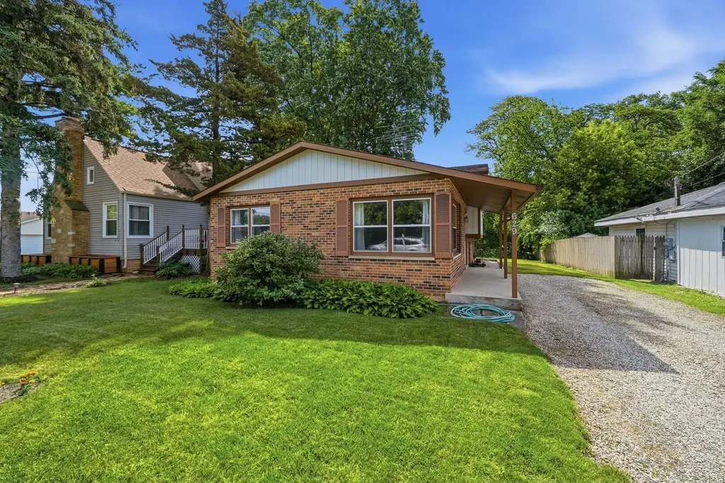 629 North Lakeview Drive Round Lake IL 60073