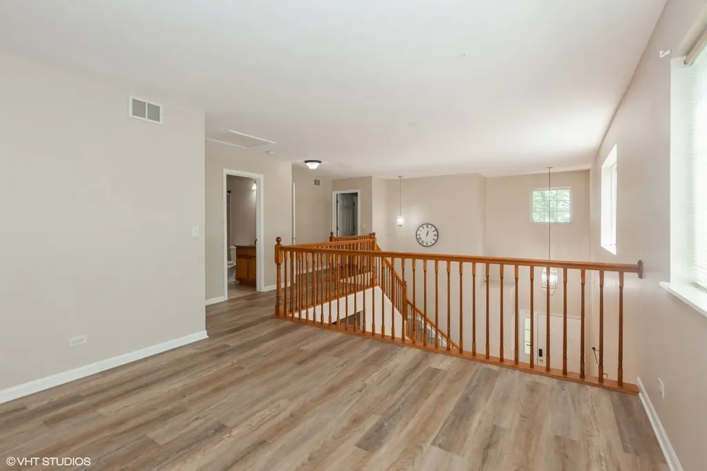 2215 Stoughton Drive Aurora IL 60502
