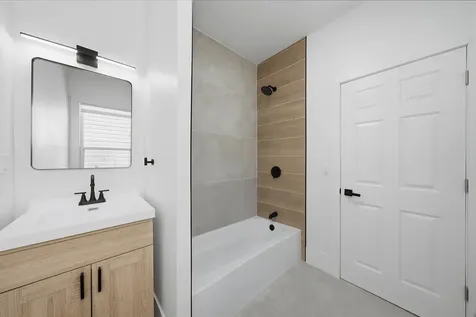 2954 North Elston Avenue Chicago IL 60618