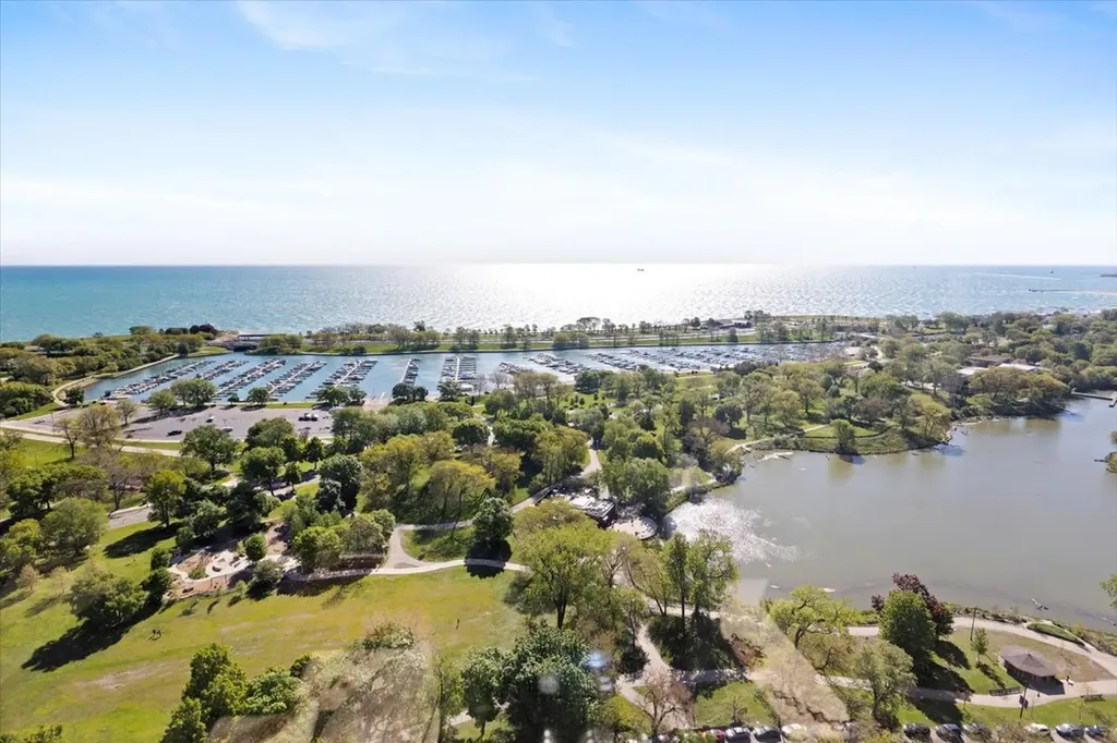 2626 North Lakeview Avenue Chicago IL 60614
