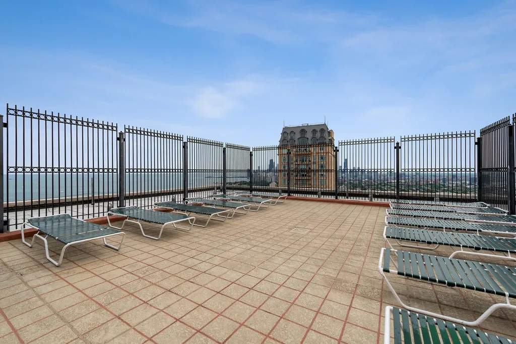 2626 North Lakeview Avenue Chicago IL 60614