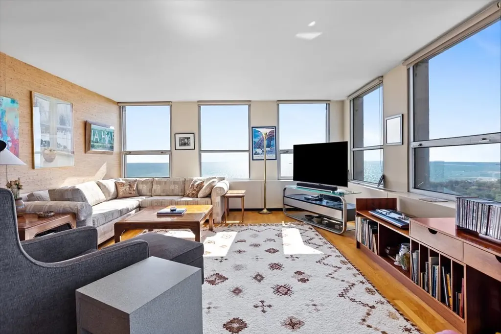 2626 North Lakeview Avenue Chicago IL 60614