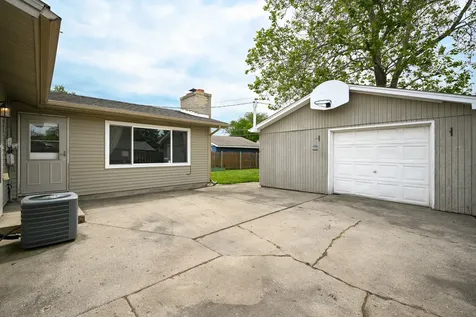 911 Lilac Lane Joliet IL 60435