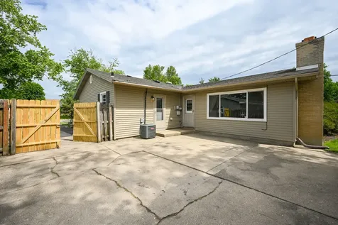 911 Lilac Lane Joliet IL 60435