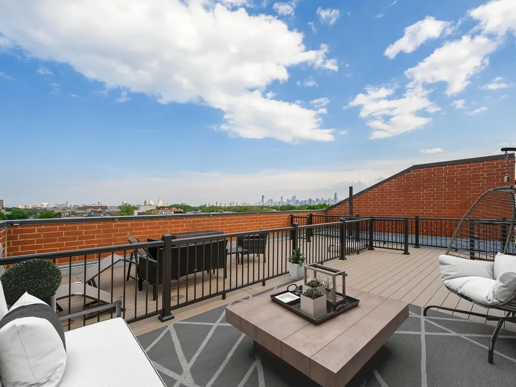 2222 West Belmont Avenue Chicago IL 60618