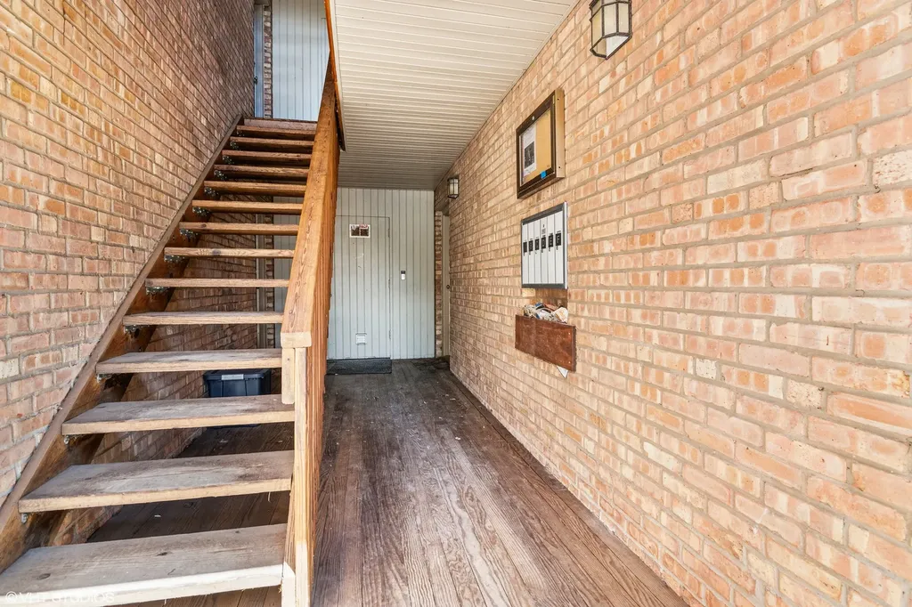 5803 Oakwood Drive Lisle IL 60532