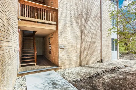 5803 Oakwood Drive Lisle IL 60532