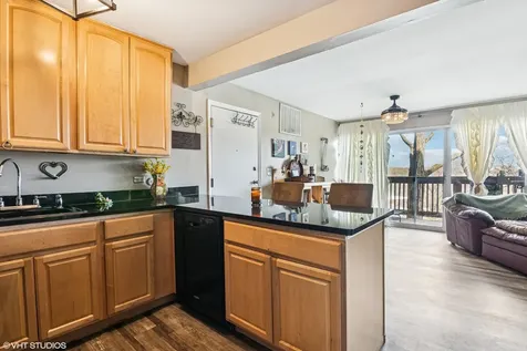 5803 Oakwood Drive Lisle IL 60532