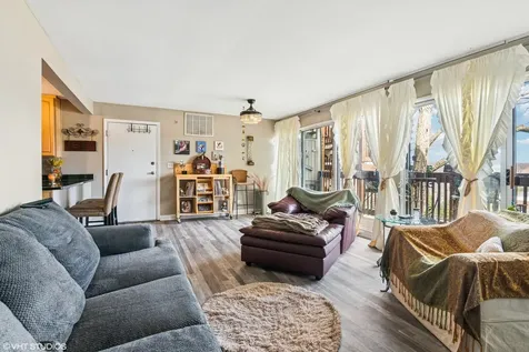 5803 Oakwood Drive Lisle IL 60532