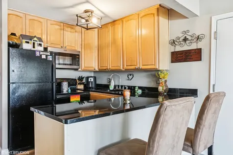 5803 Oakwood Drive Lisle IL 60532