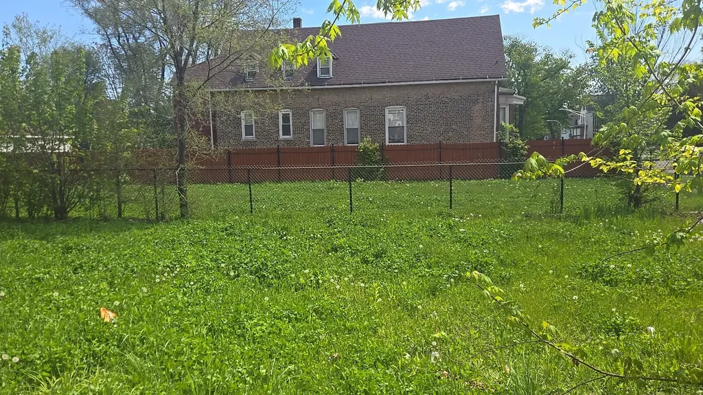132 West 113th Street Chicago IL 60628