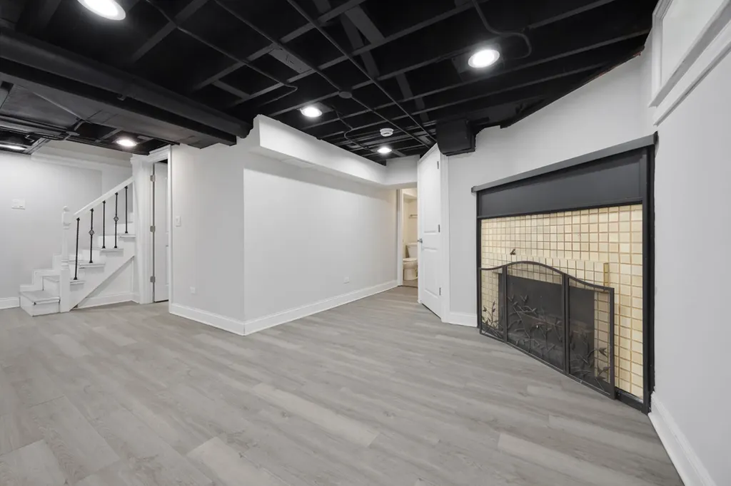 8435 South Cregier Avenue Chicago IL 60617