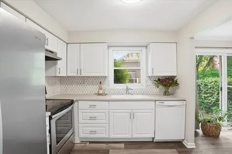 837 Garfield Avenue Libertyville IL 60048