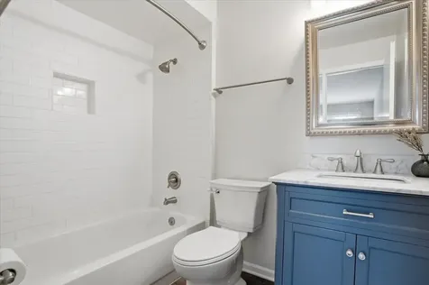 837 Garfield Avenue Libertyville IL 60048